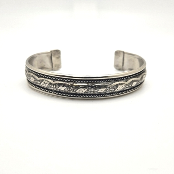 🟢3/$19🟢 Vintage Carved Silver Cuff Bracelet Handmade Nickel Silver - Picture 2 of 6